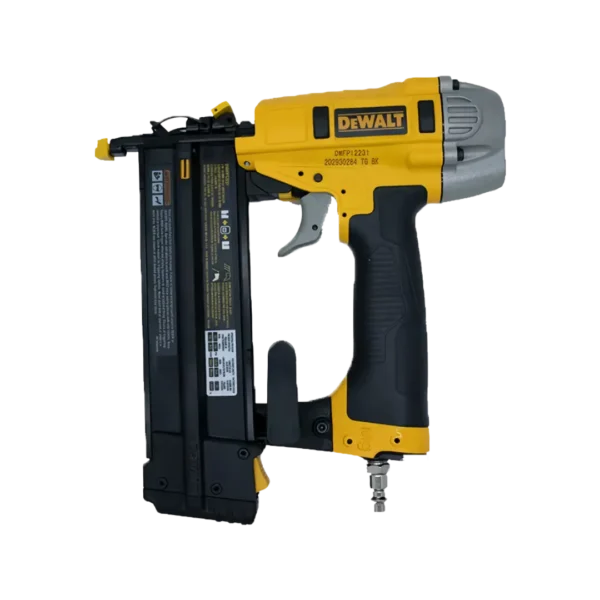 Clavadora brad DeWalt DWFP12231 calibre 18 para clavos 15–50 mm, conexión neumática | Tienda Revenato