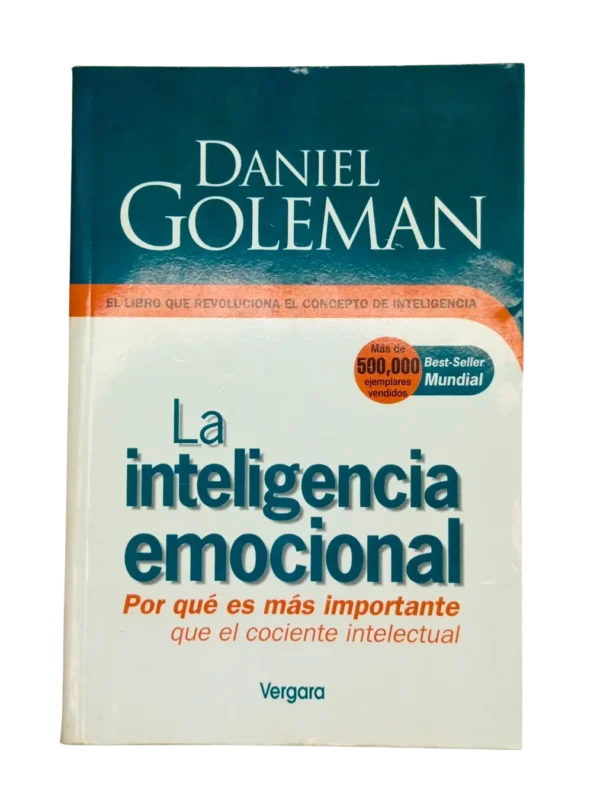 Portada del libro La inteligencia emocional de Daniel Goleman, edición Vergara | comprar con causa en Revenato