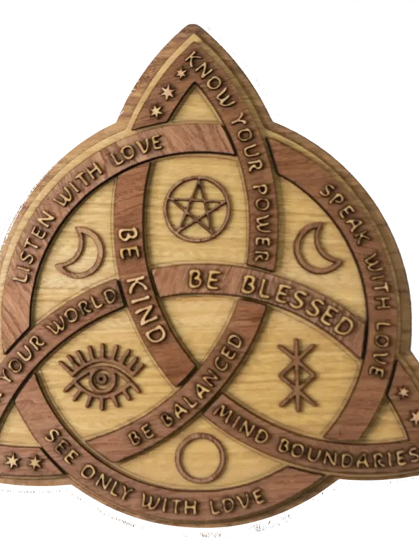 Mandala triskel celta en roble y caoba con mensajes “Be Blessed, Be Kind & Balanced”