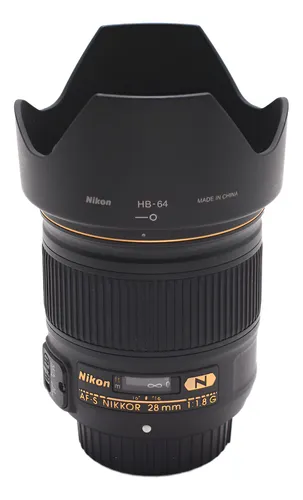 Lente Nikon AF-S NIKKOR 28mm f/1.8G con parasol HB-64