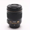 Lente Nikon AF-S NIKKOR 28mm f/1.8G con parasol HB-64